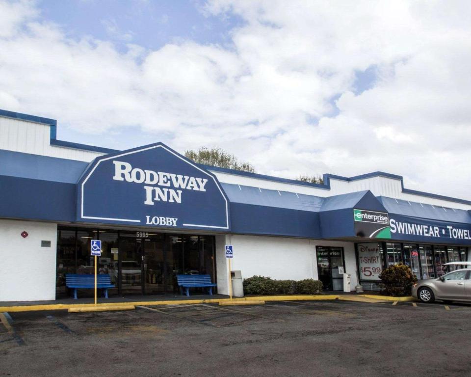 Rodeway Inn Maingate Main image